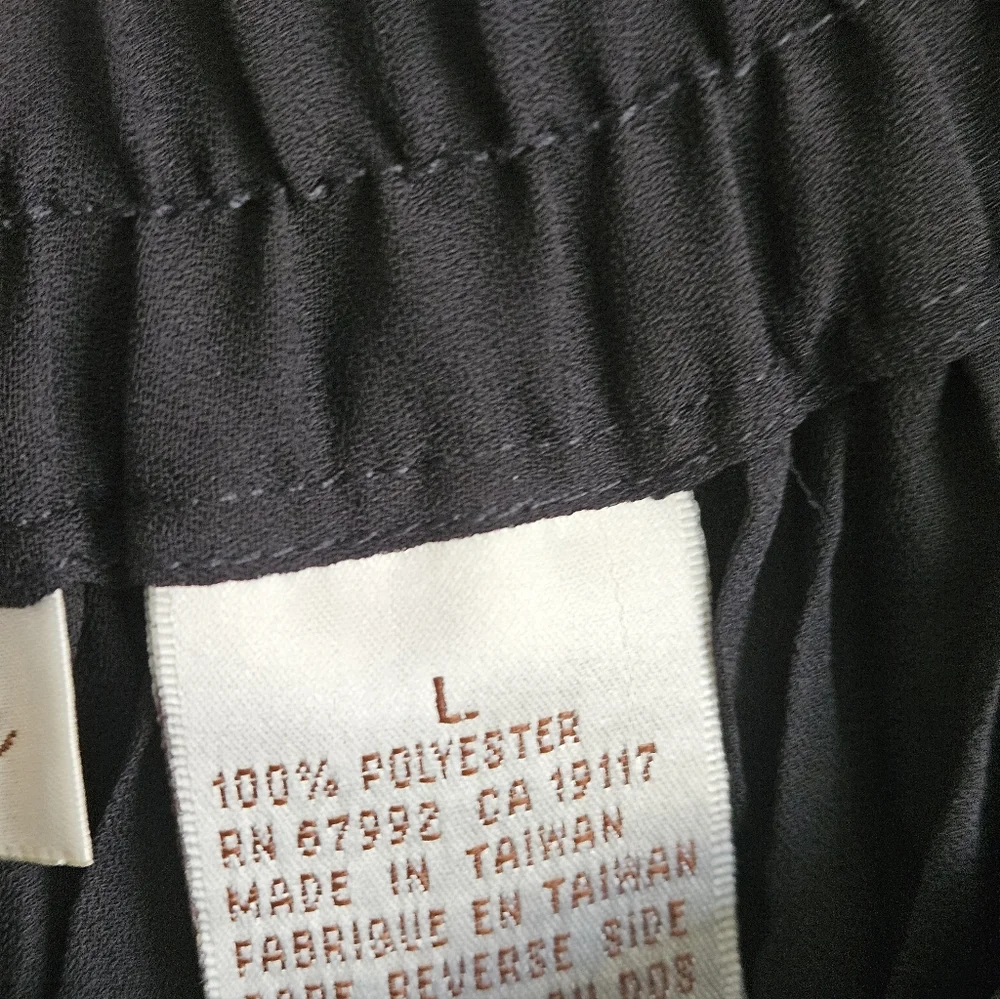 Norm Thompson Portland Oregan Elegant Black Pleated Skirt Size Large.